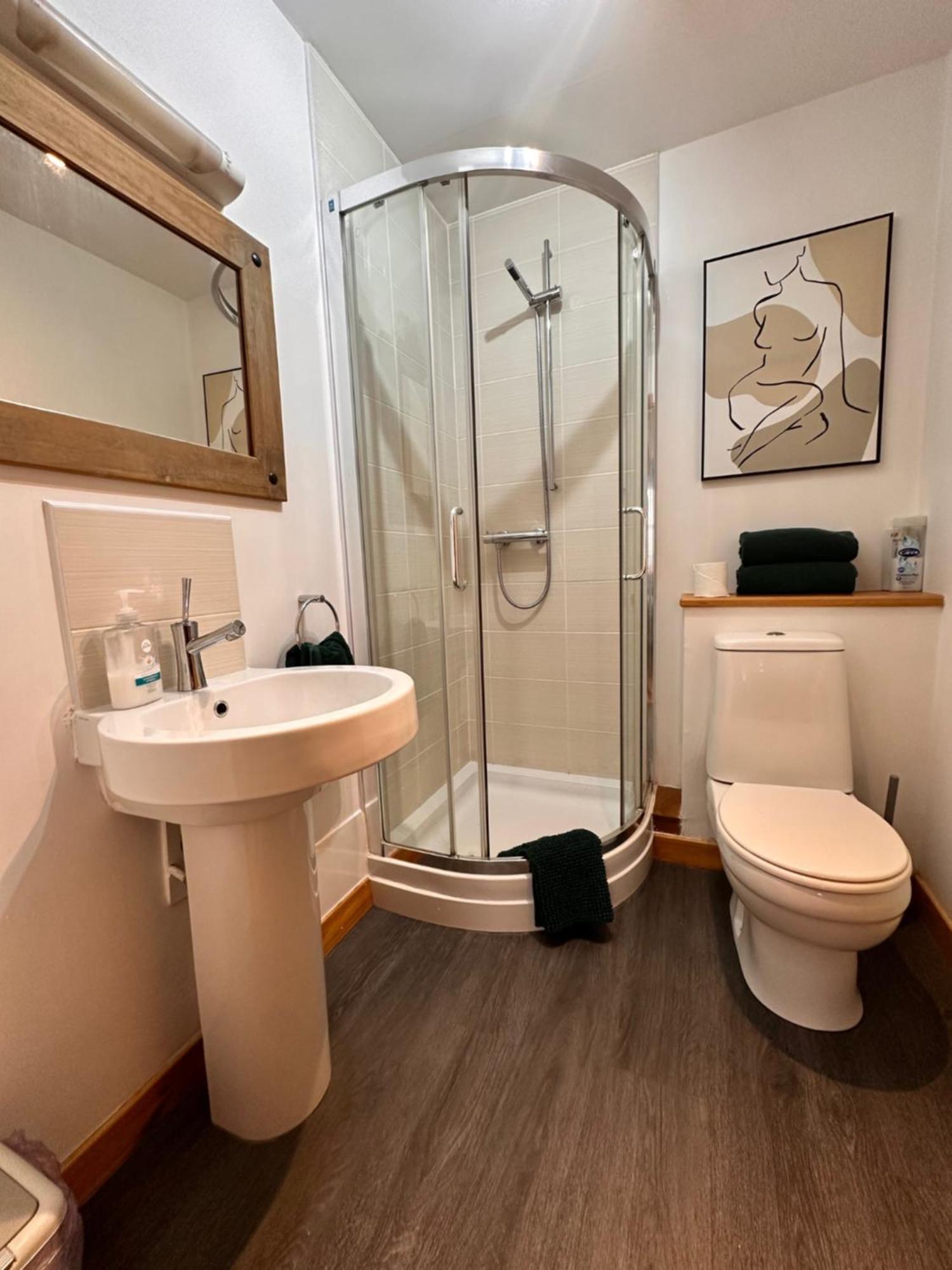 City Centre Apartment Next To Bus And Train Station Inverness Bagian luar foto