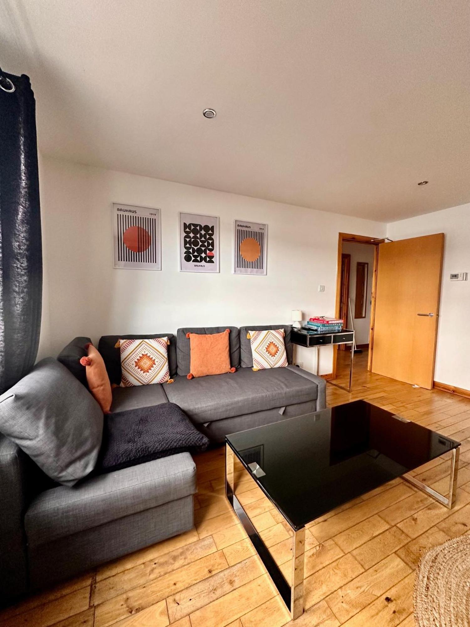City Centre Apartment Next To Bus And Train Station Inverness Bagian luar foto