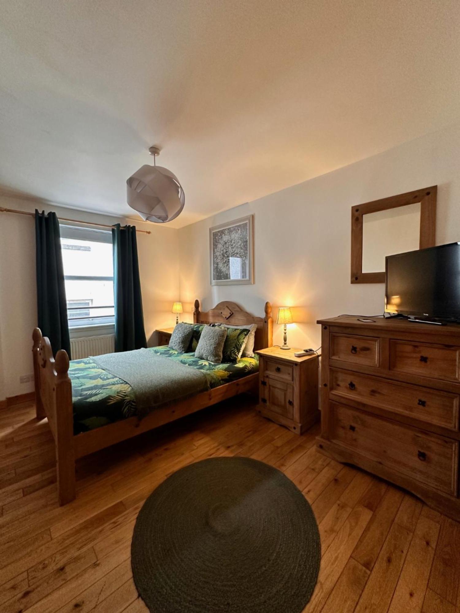 City Centre Apartment Next To Bus And Train Station Inverness Bagian luar foto